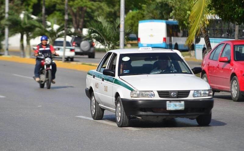 public taxis cancun